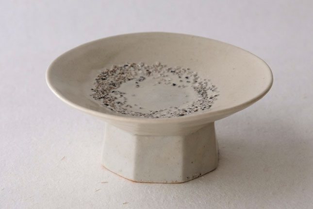 白瓷 高台面取台皿 タナカシゲオ | 作家もの和食器通販【暮らし用品】